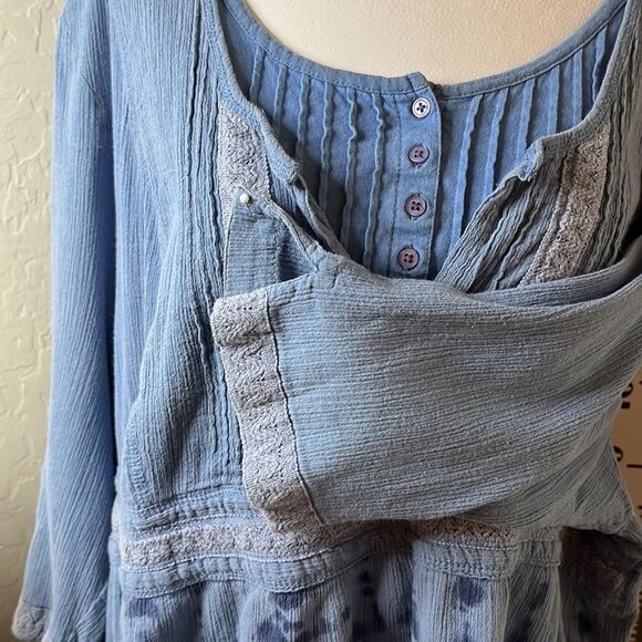 La Blues dip dyed gauze blouse. Mid-length sleeves w/ attached undergarment. - Picture 3 of 13